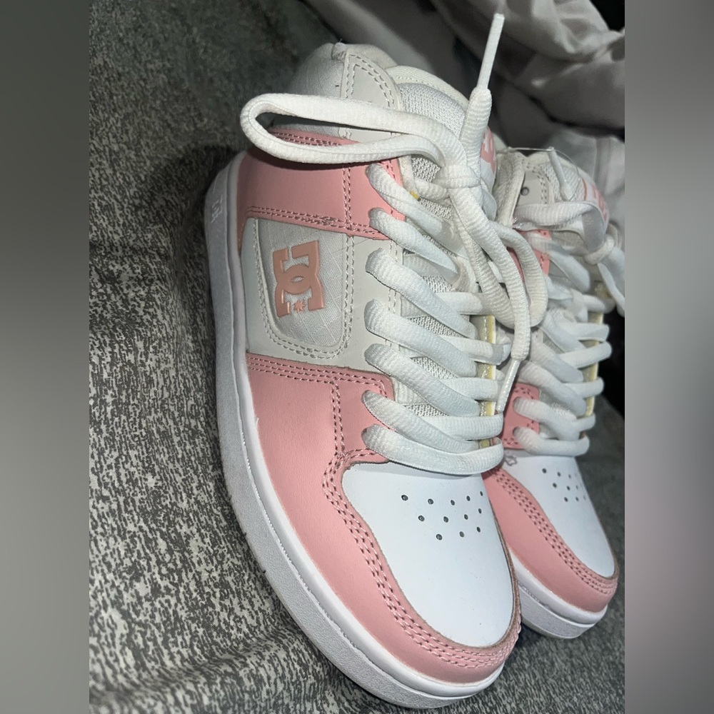 DC womens sneakers size 6